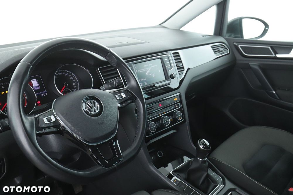 Volkswagen Golf - 22