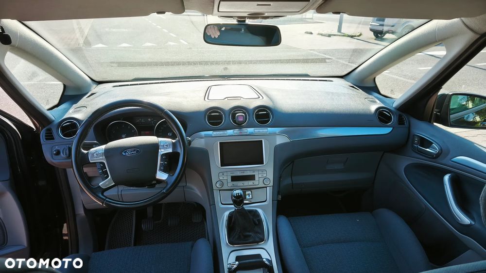 Ford S-Max - 11