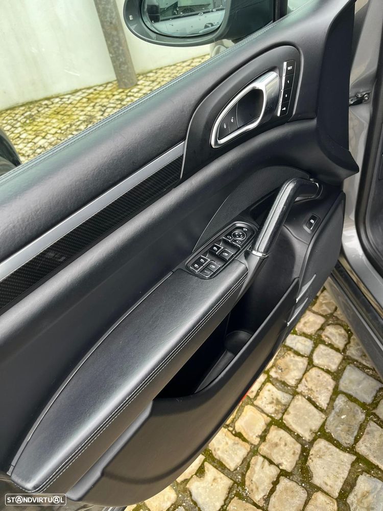 Porsche Cayenne S - 14