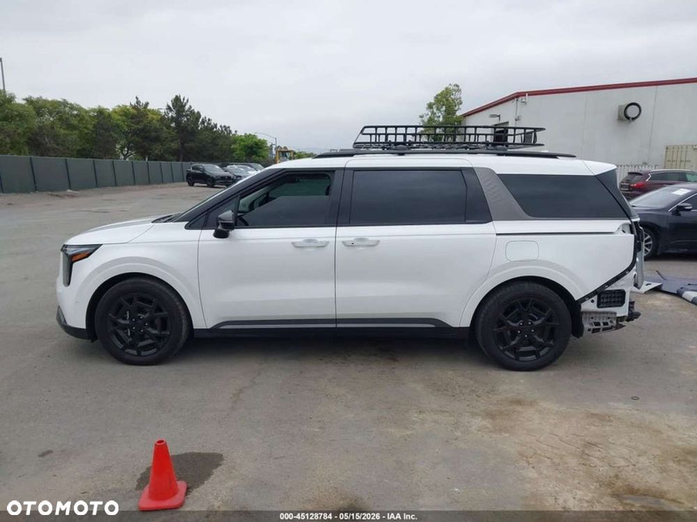 Kia Carnival - 8