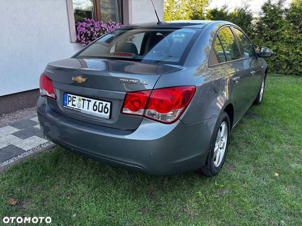 Chevrolet Cruze 1.8 LS - 2