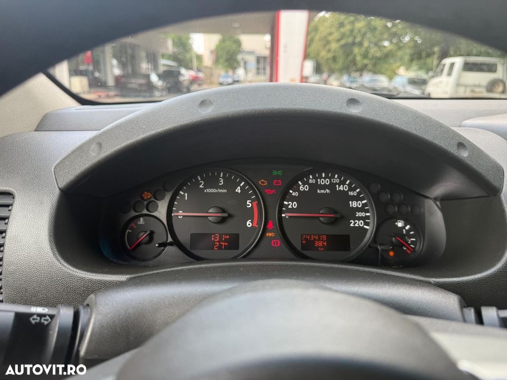 Nissan Navara 2.5 dCi DPF 4X4 Double Cab LE - 17