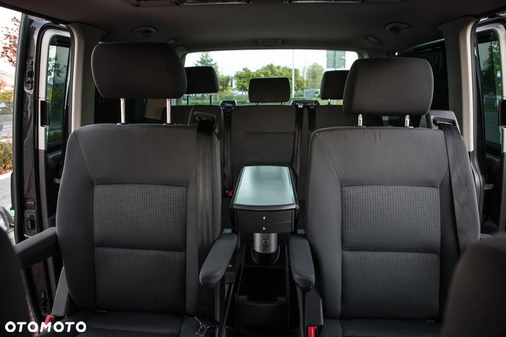Volkswagen Multivan - 13