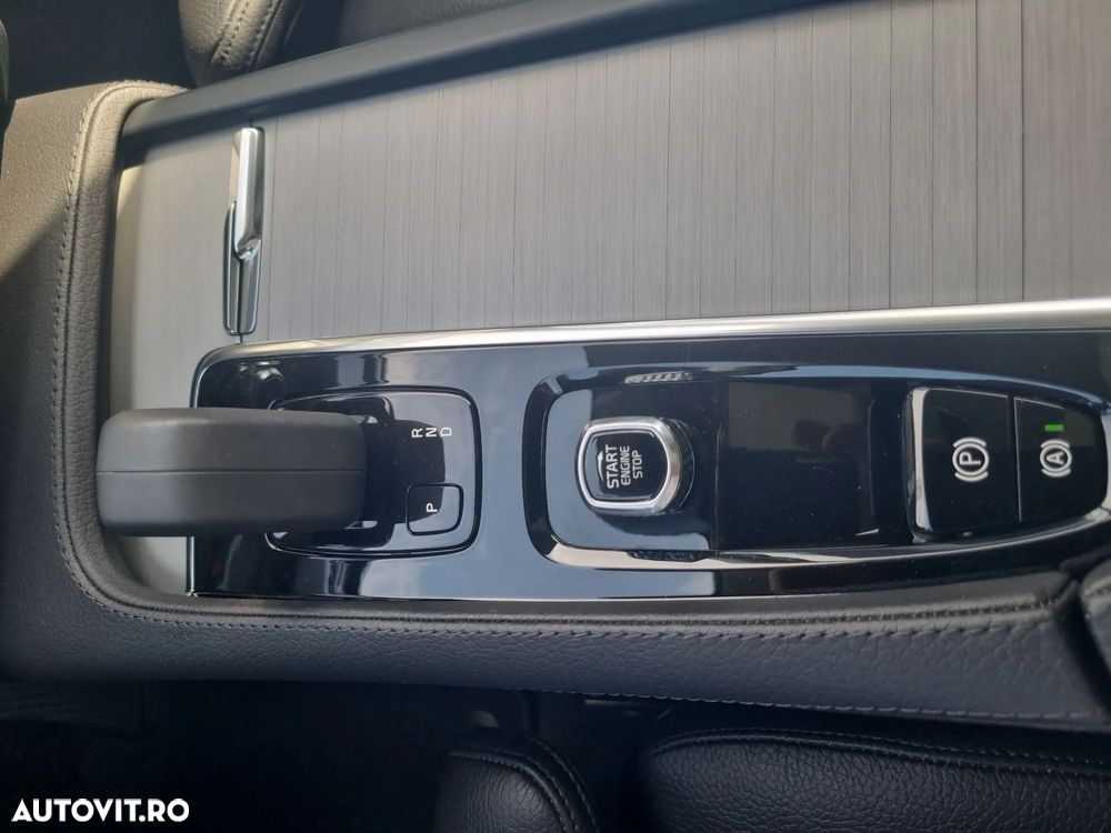 VOLVO XC90 2022 — imagine 17