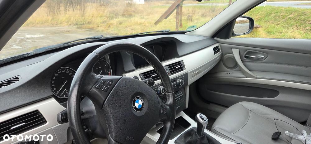 BMW Seria 3 320d xDrive - 9