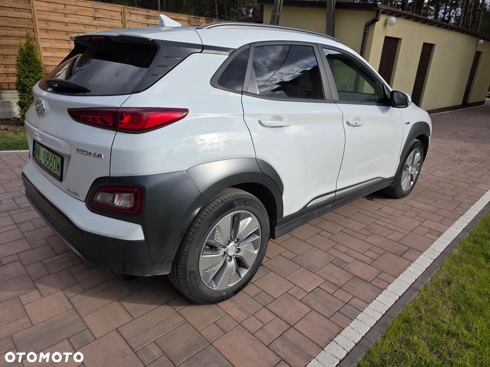 Hyundai Kona 64kWh Executive - 7