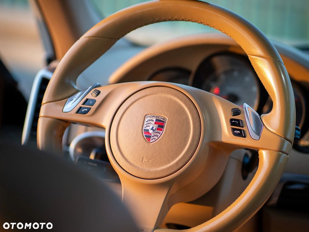 Porsche Cayenne - 23
