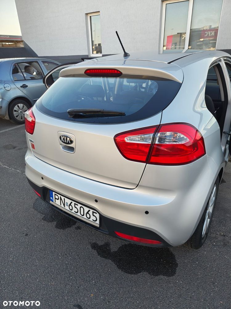 Kia Rio 1.2 L - 10