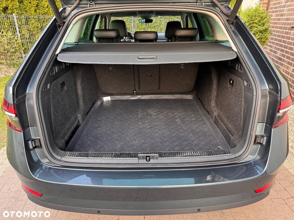 Skoda Superb 2.0 TDI DSG Premium Edition - 26