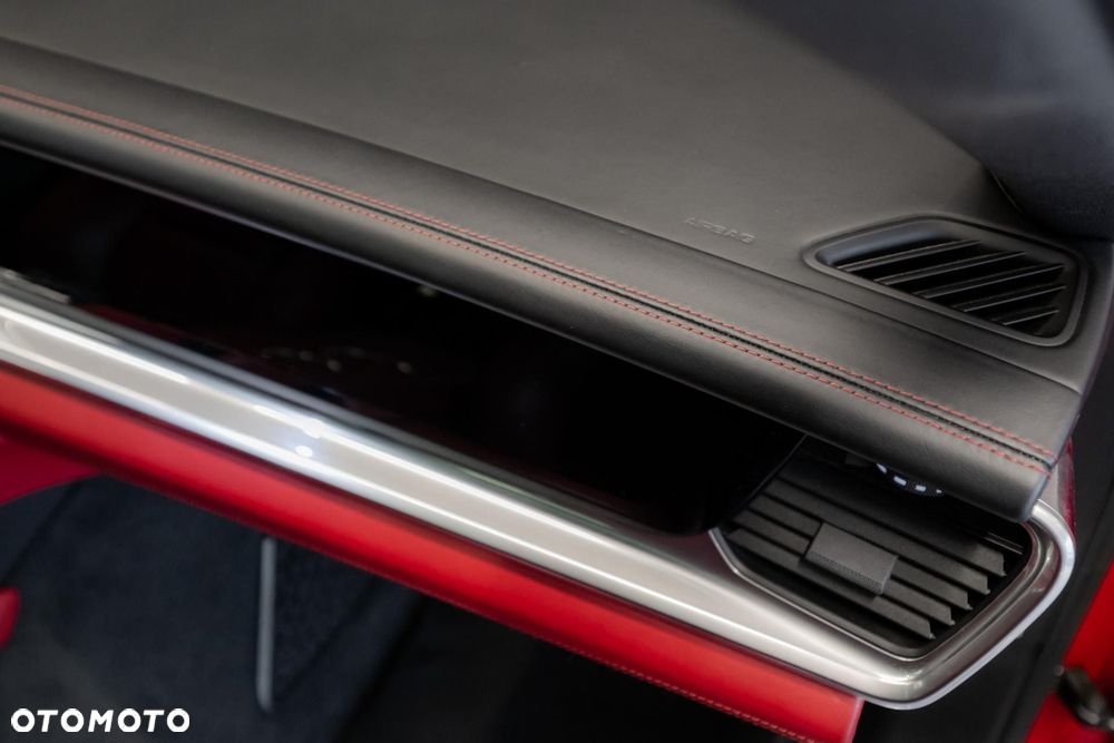 Porsche Panamera 4 E-Hybrid - 36