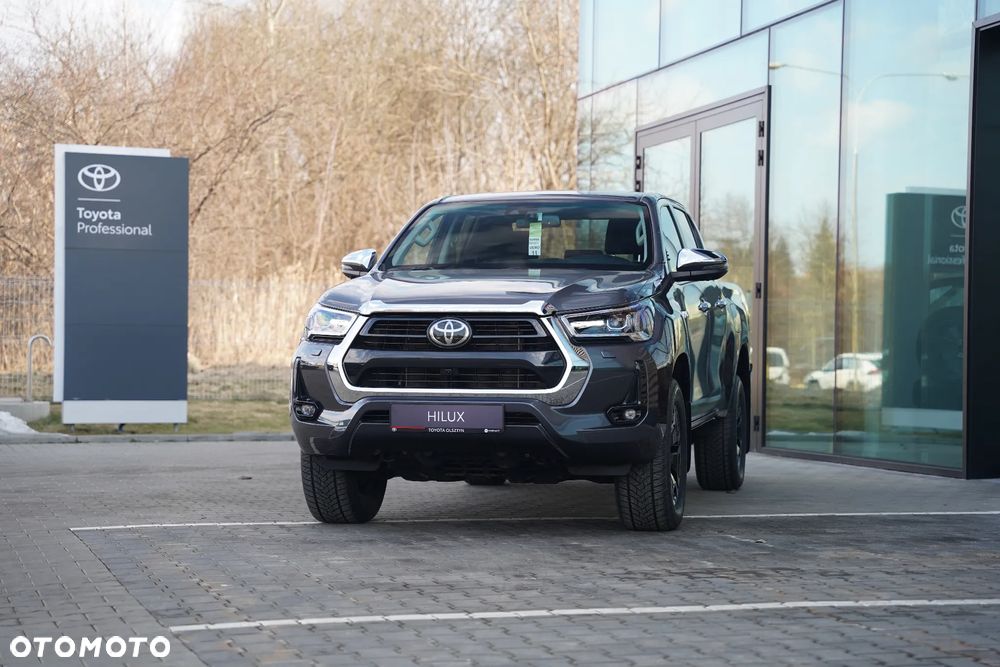 Toyota Hilux 4x4 Double Cab Autm Executive - 2