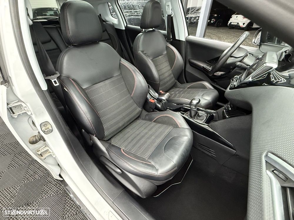 Peugeot 2008 1.2 PureTech GT Line - 16