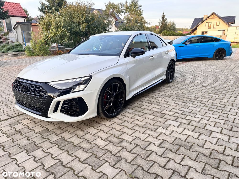 Audi RS3 Limousine - 1