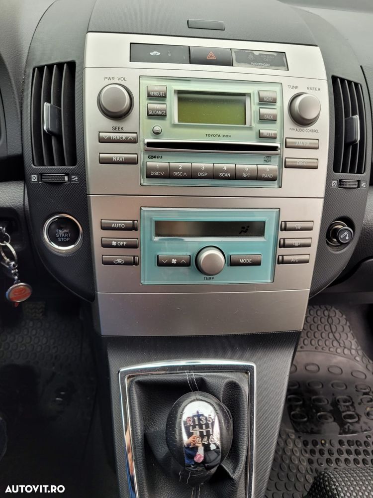 Toyota Corolla Verso 2.2 D-4D Luna - 4