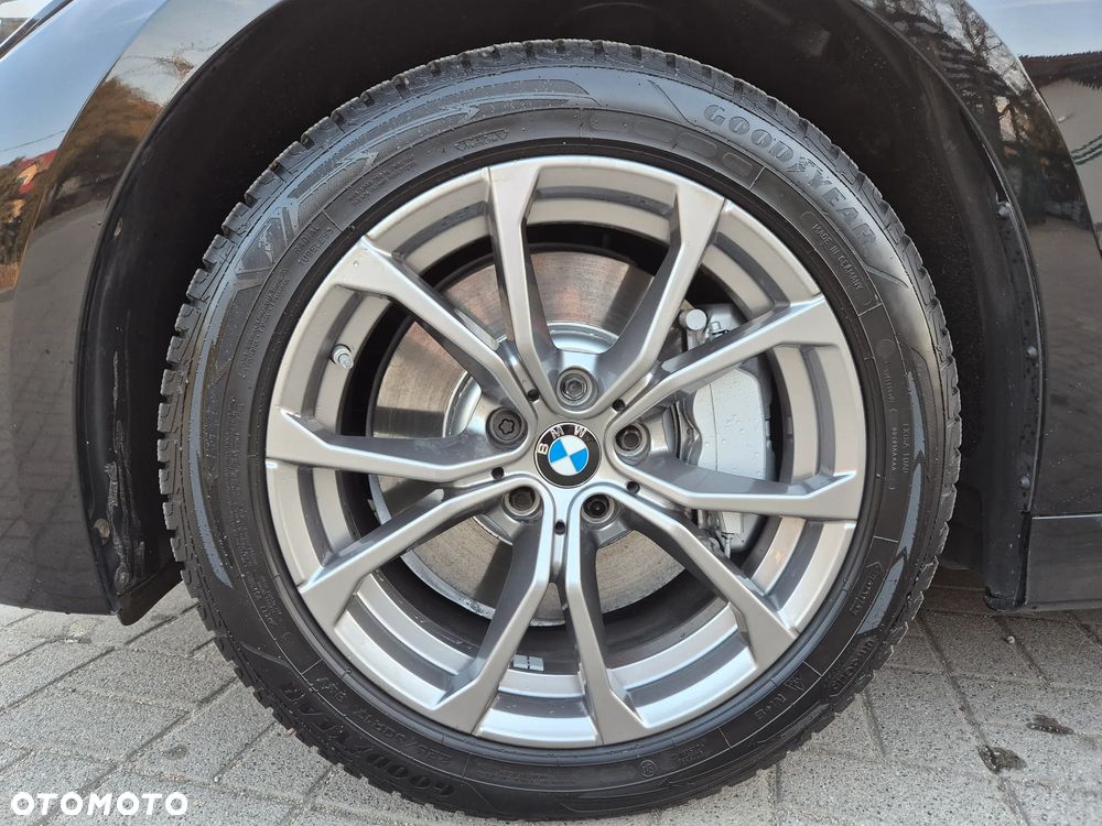BMW Seria 3 330i Sport Line - 13