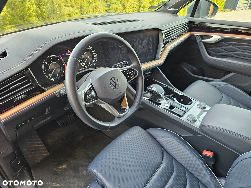 Volkswagen Touareg - 11