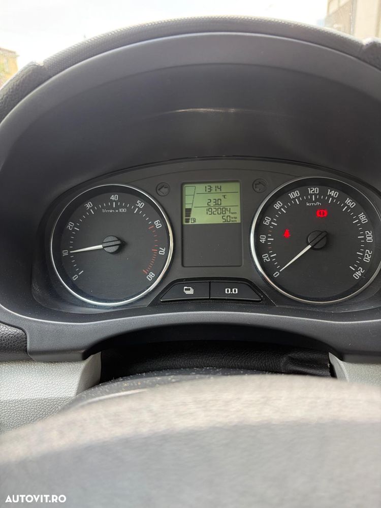 Skoda Fabia 1.2 HTP Ambiente - 10