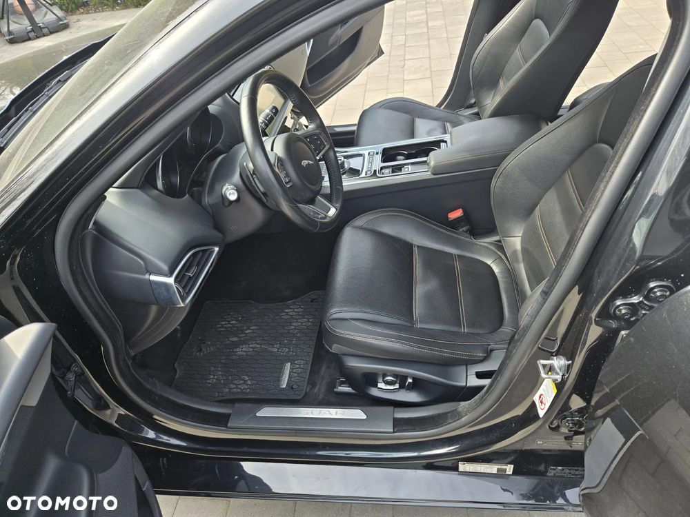 Jaguar XE P250 R-Dynamic Black - 14