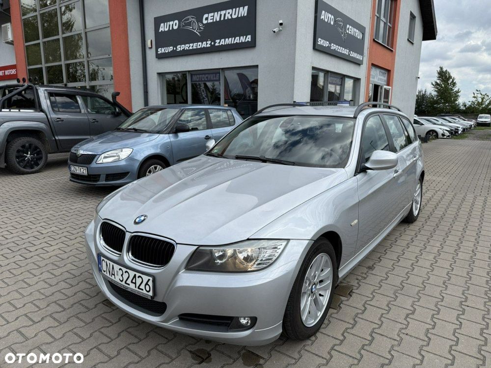 BMW Seria 3 318i Touring - 2