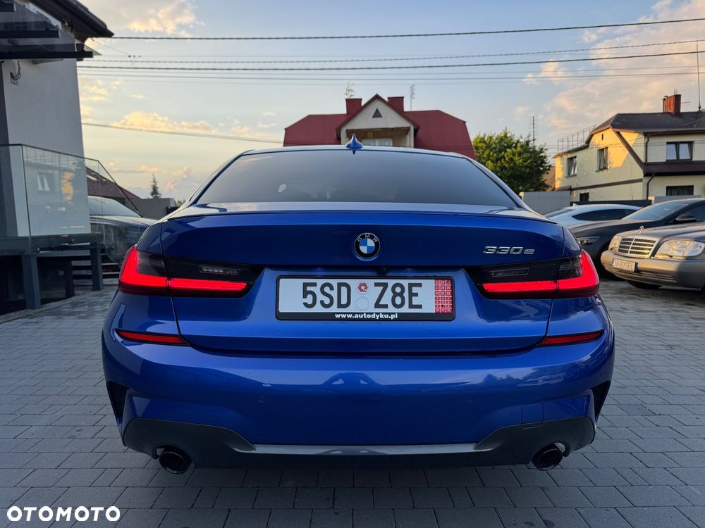 BMW Seria 3 330e M Sport - 9