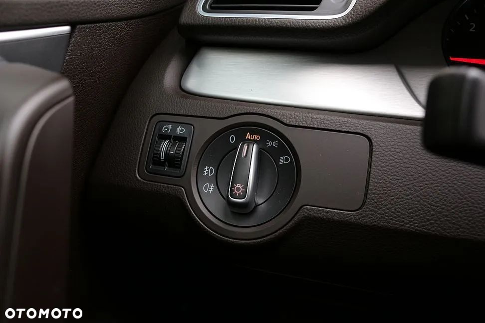 Volkswagen Passat Variant 2.0 TDI Highline - 24