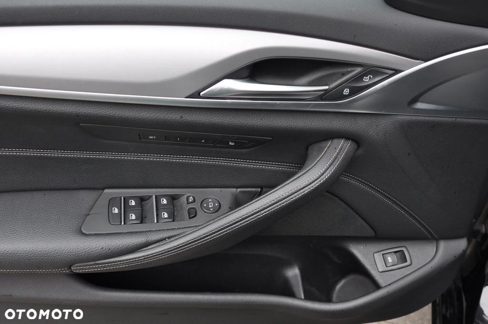 BMW Seria 5 520d xDrive Luxury Line sport - 14