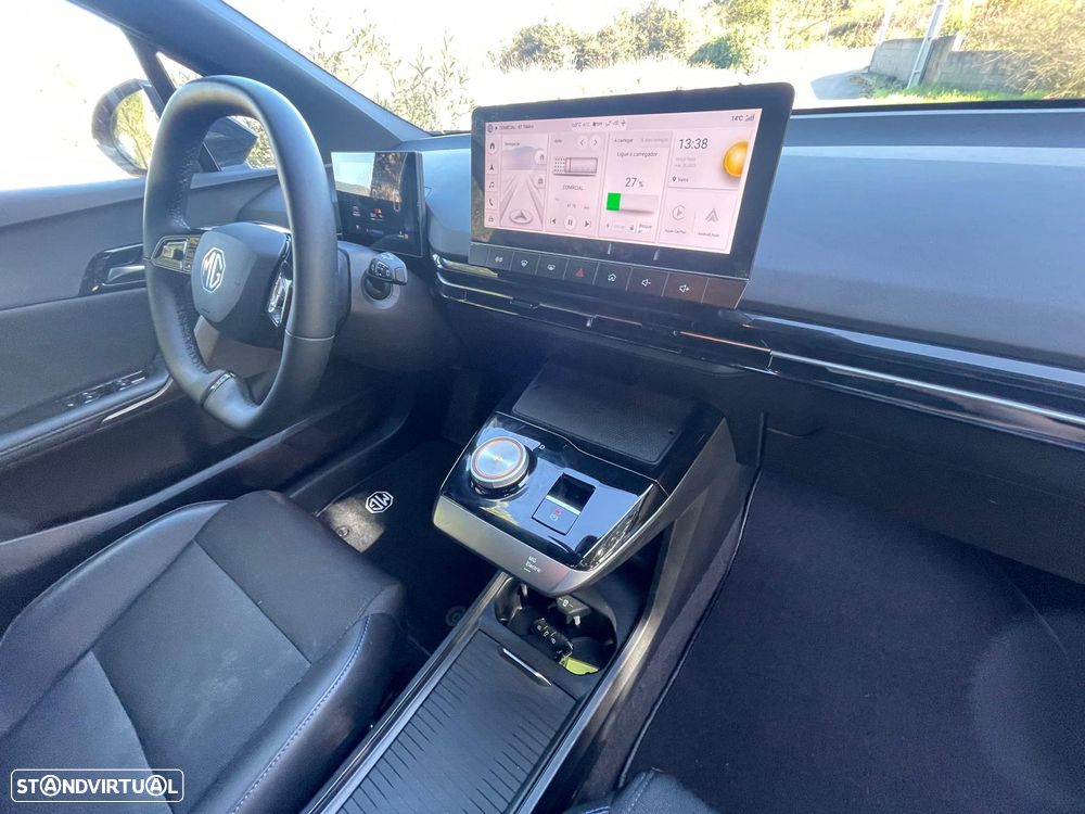 MG MG4 64 kWh Luxury - 37