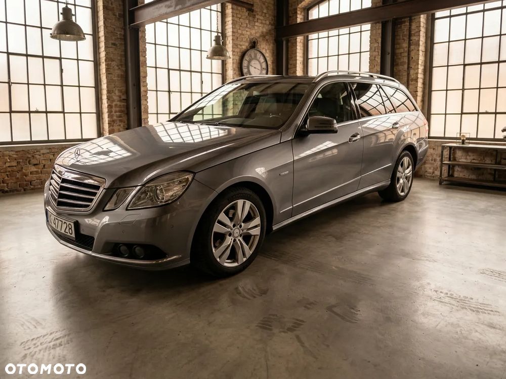 Mercedes-Benz Klasa E 220 CDI DPF BlueEFFICIENCY 7G-TRONIC Elegance - 3