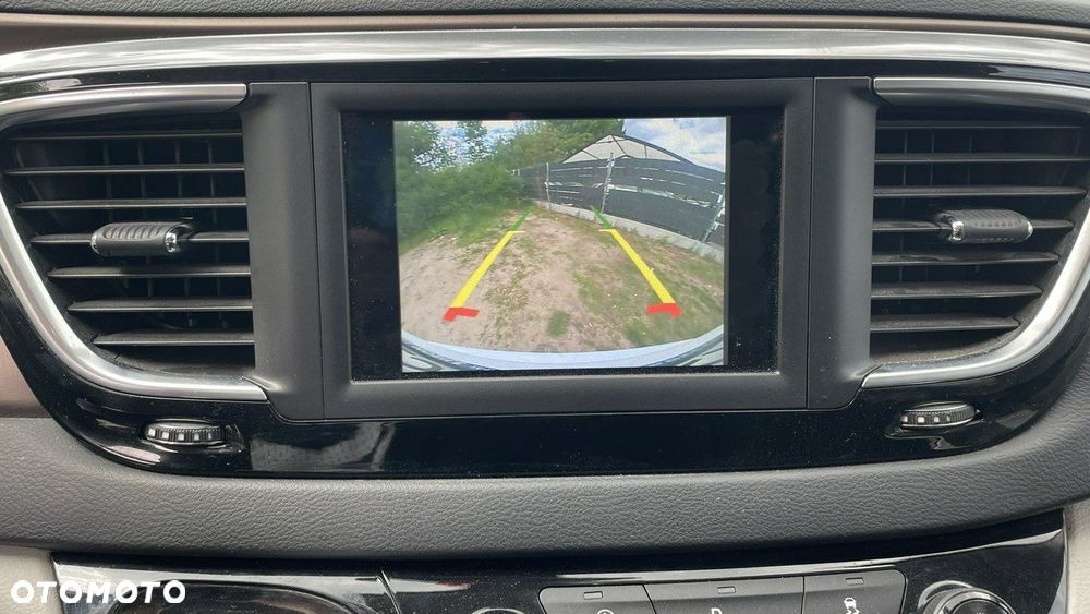 Chrysler Pacifica - 16