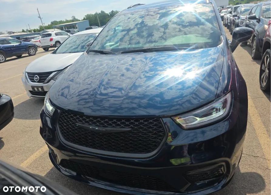 Chrysler Pacifica - 5