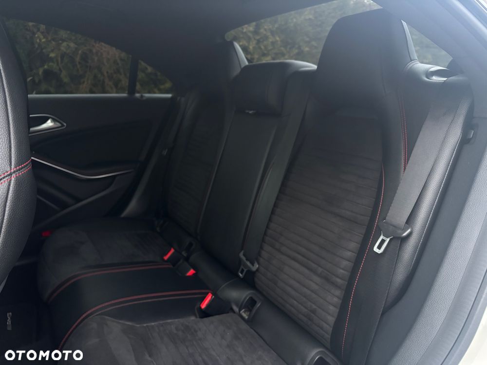 Mercedes-Benz CLA 200 7G-DCT AMG Line - 20