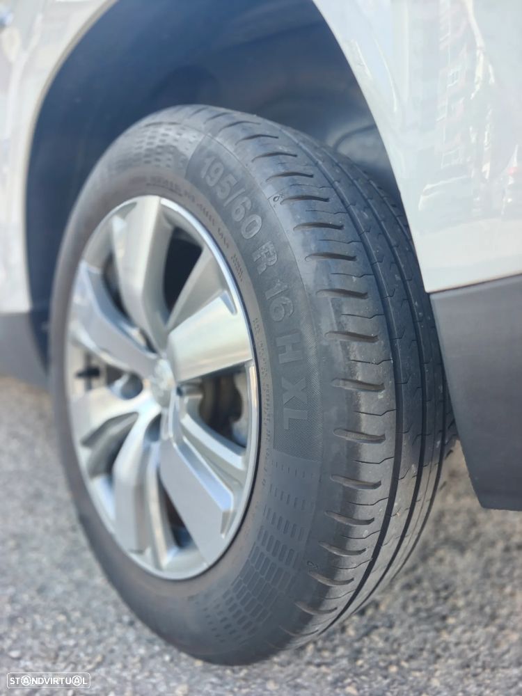 Peugeot 2008 1.2 PureTech Style - 13