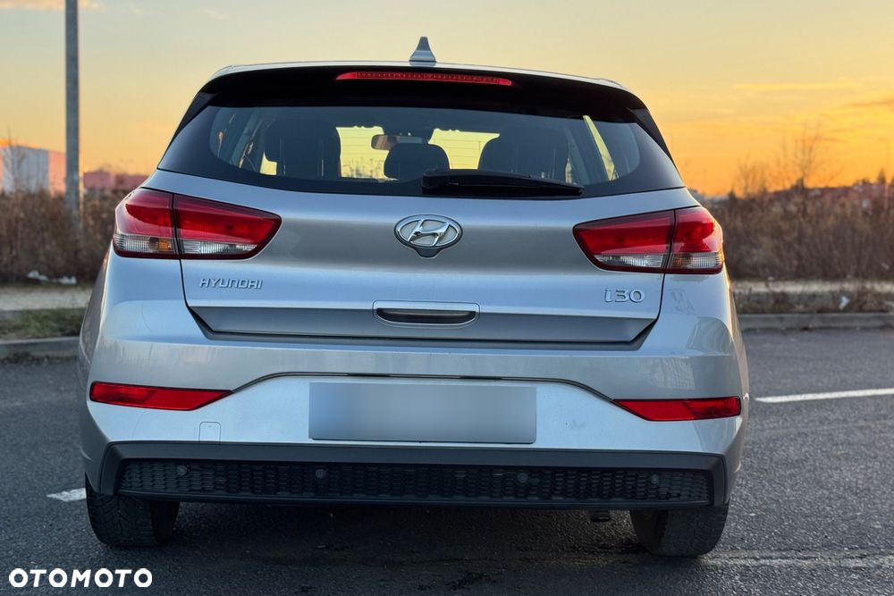 Hyundai i30 1.5 DPI Classic + - 18