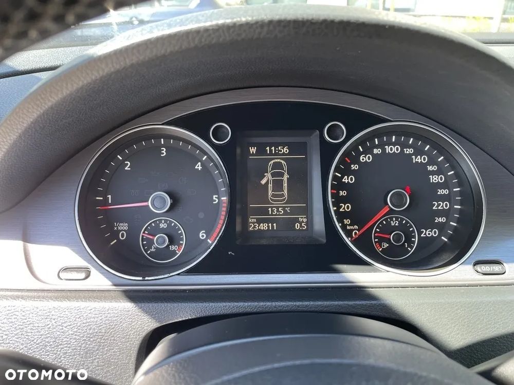 Volkswagen Passat 2.0 TDI DPF BlueMotion Technology Highline - 10