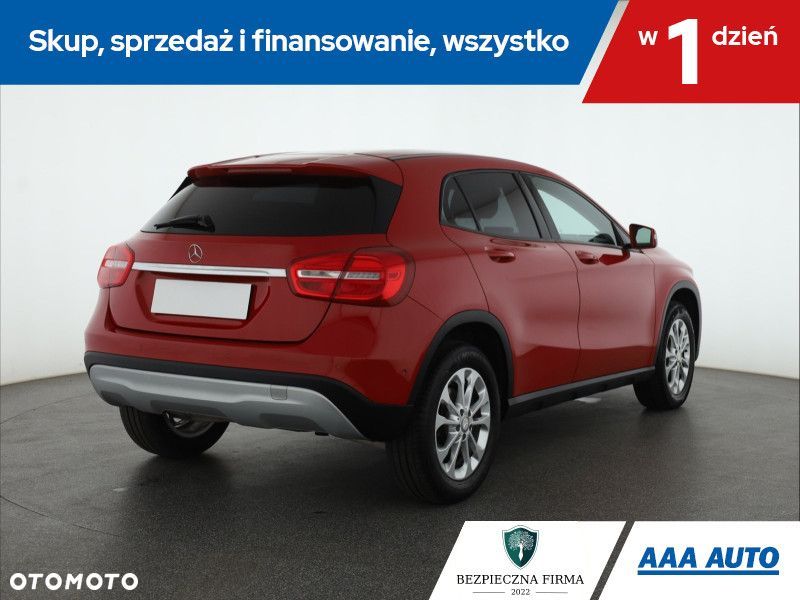 Mercedes-Benz GLA - 6