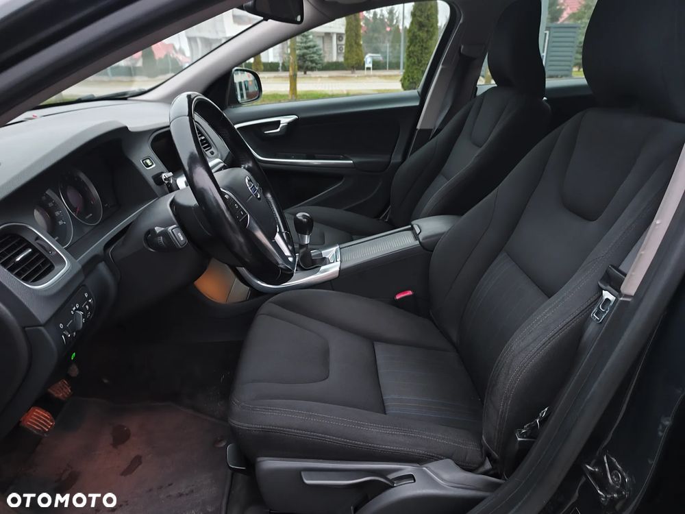 Volvo V60 D2 Momentum - 12