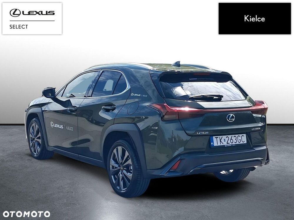 Lexus UX - 4