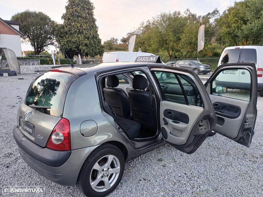 Renault Clio 1.2 16V Confort Authentique - 10