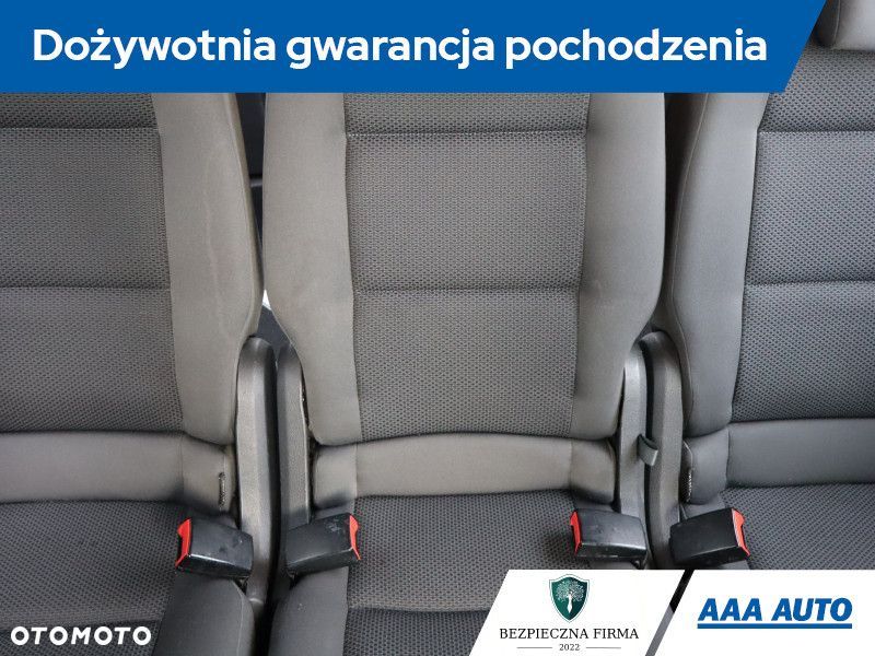 Volkswagen Touran - 11