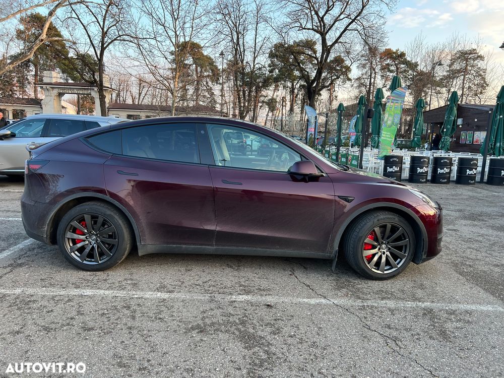 Tesla Model Y - 4