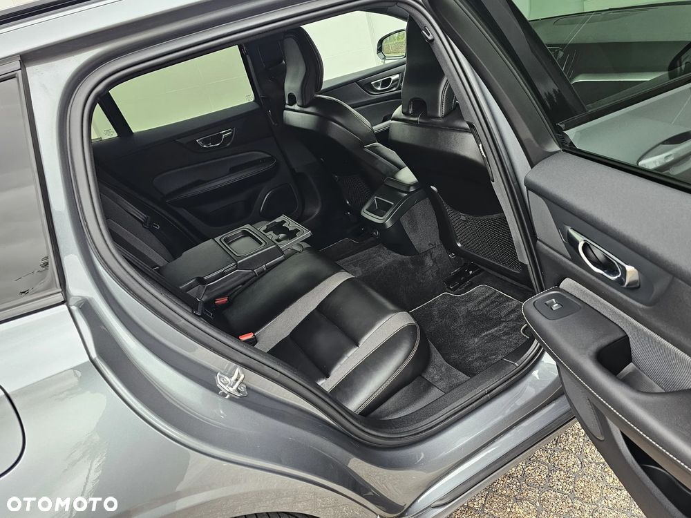 Volvo V60 D3 Geartronic R-Design - 25
