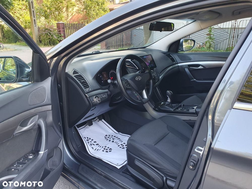 Hyundai i40 Kombi blue 1.6 Trend - 11