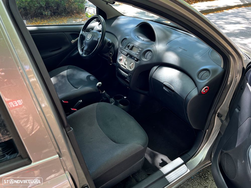 Toyota Yaris 1.0 SE MMT - 12