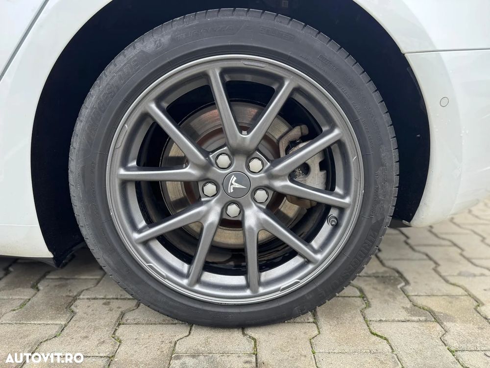 Tesla Model 3 - 21