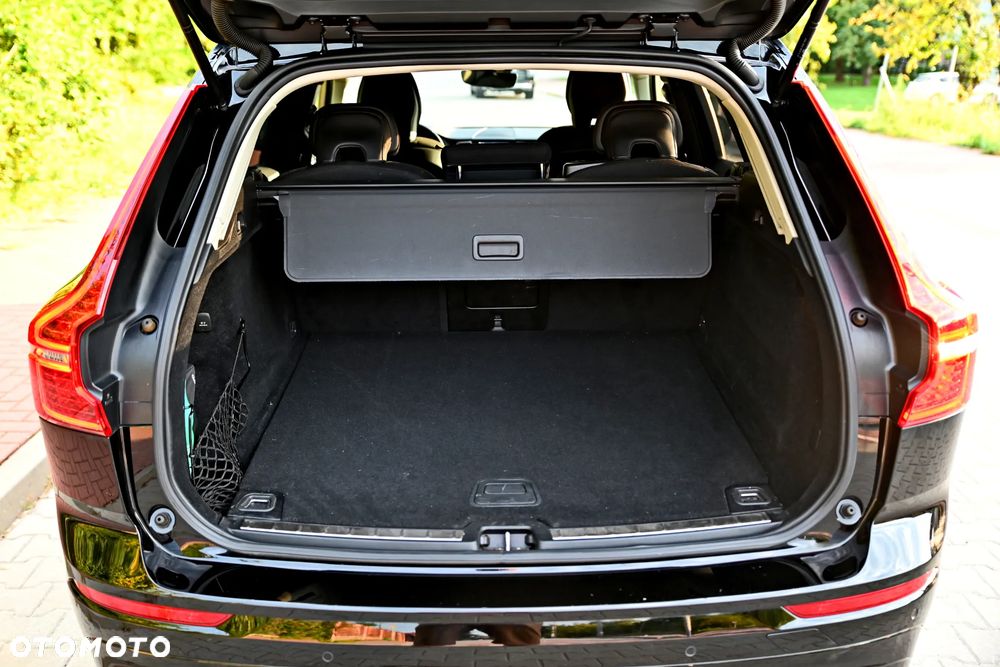 Volvo XC 60 B4 D AWD Geartronic Momentum Pro - 11
