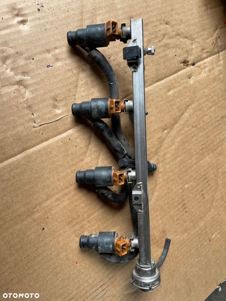 wtryskiwacz listwa wtryskowa bmw e36 1.8 is 1.9 ti m44 b19 - 1