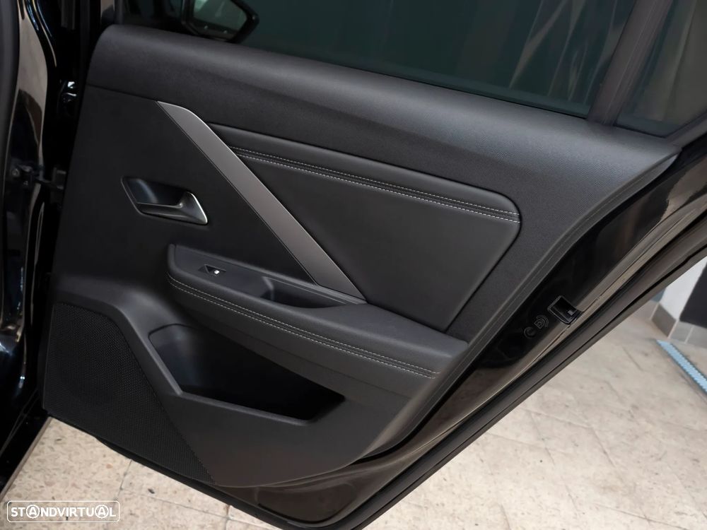 Opel Astra Sports Tourer 1.2 T GS - 11