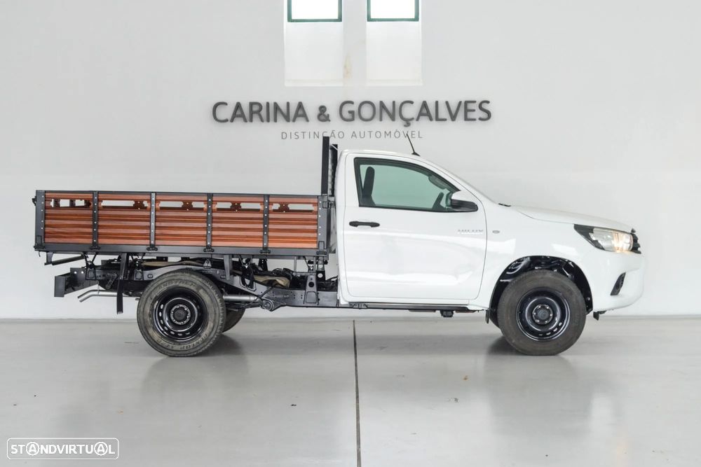 Toyota Hilux 2.4 D-4D 4X4 Cabine Simples 2L - 4