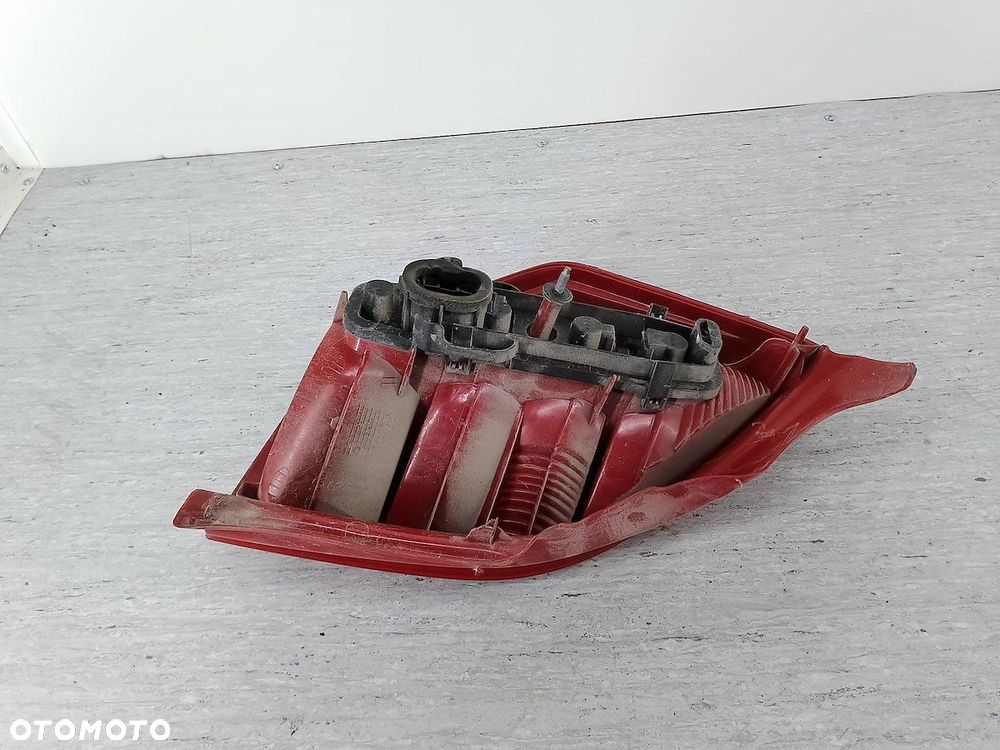 LAMPA TYLNA PRAWA CITROEN C2 HATCHBACK - 4