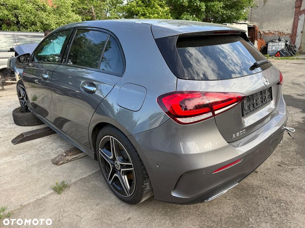 Mercedes-Benz Klasa A 200 AMG Line 7G-DCT - 3